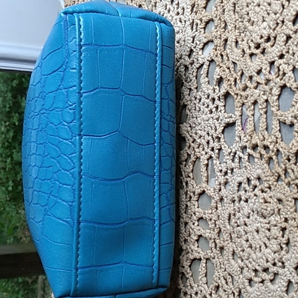 2 Elizabeth Arden Cosmetic Bags - Picture 7 of 9